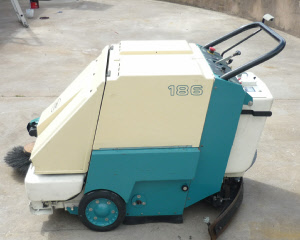 Tennant 186 Floor Scrubber/Sweeper - Duotek Surplus Machinery