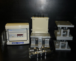Novaweigh 10 tonne loadcells with mounts and Precision DAT controller - Duotek Surplus Machinery